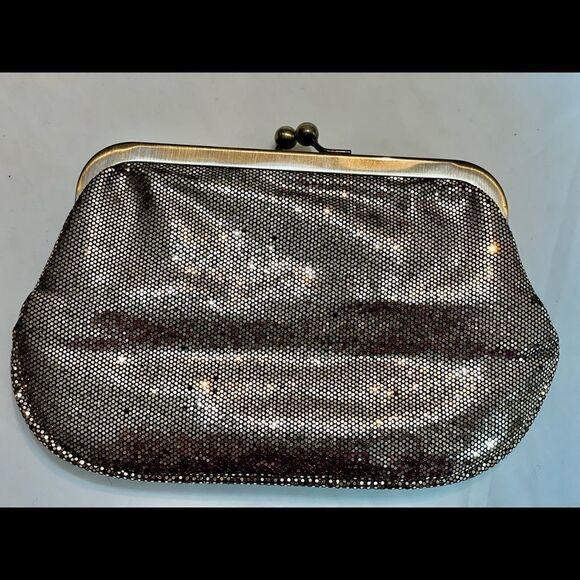 Express Gold and Brass clamshell clutch, brass chain lined in champagne satin - Picture 3 of 12